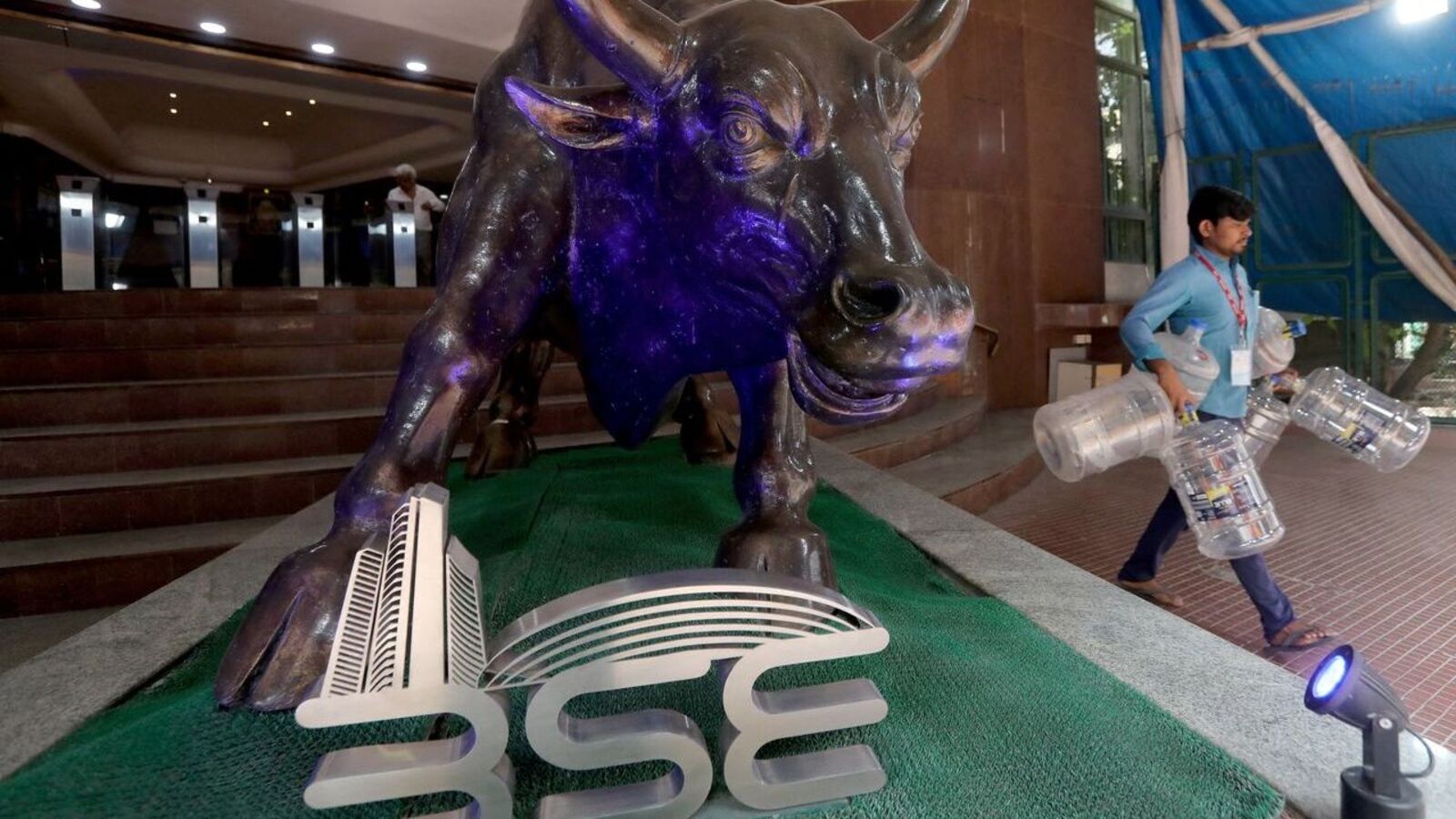 Sensex Today | Share Market Live Updates : Gift Nifty, peers weigh on sentiment