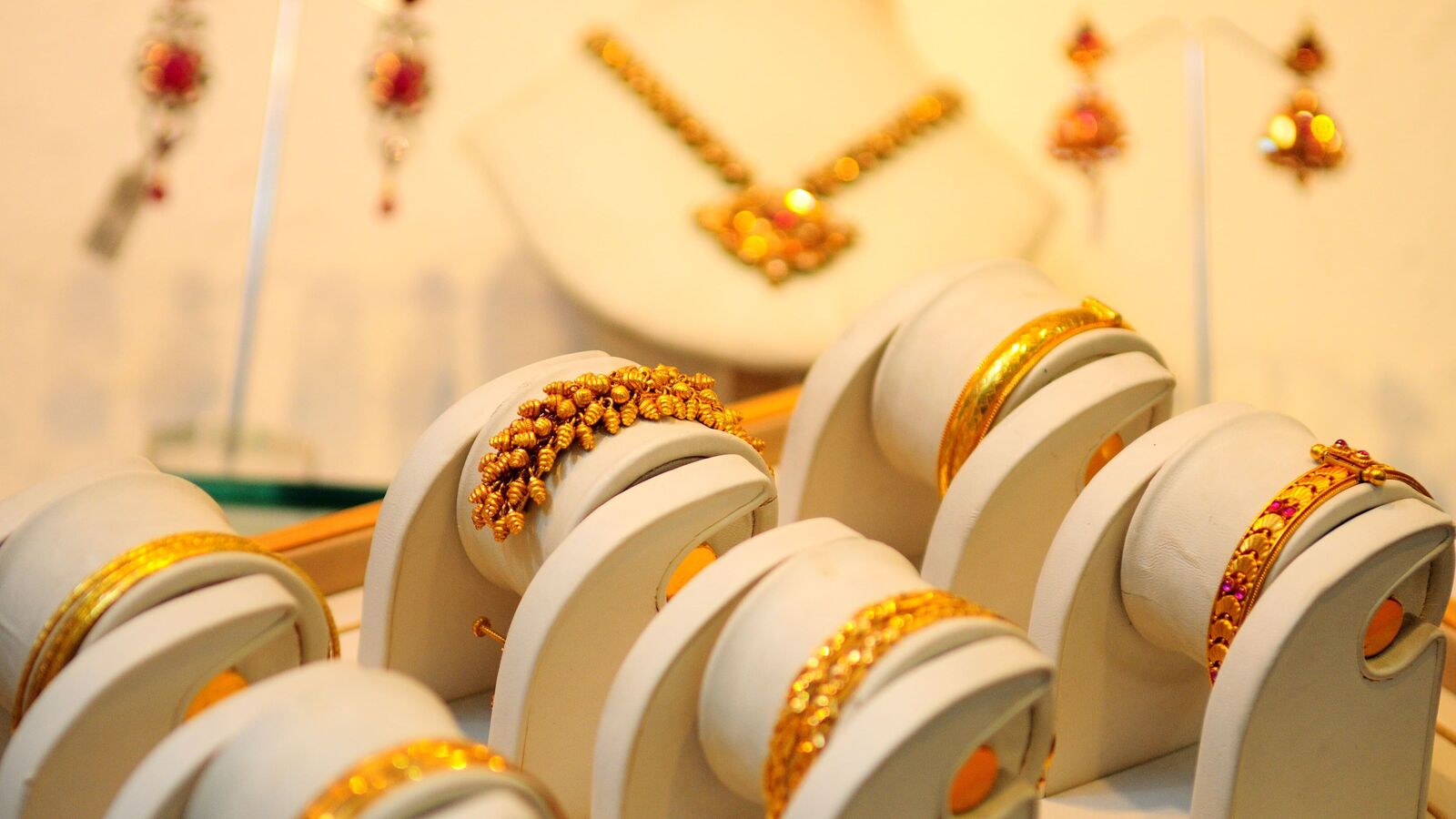 Latest Markets Today Live Updates May 18, 2024: Gold rate today: Yellow metal rises, silver price scales above  ₹91,000 per kg